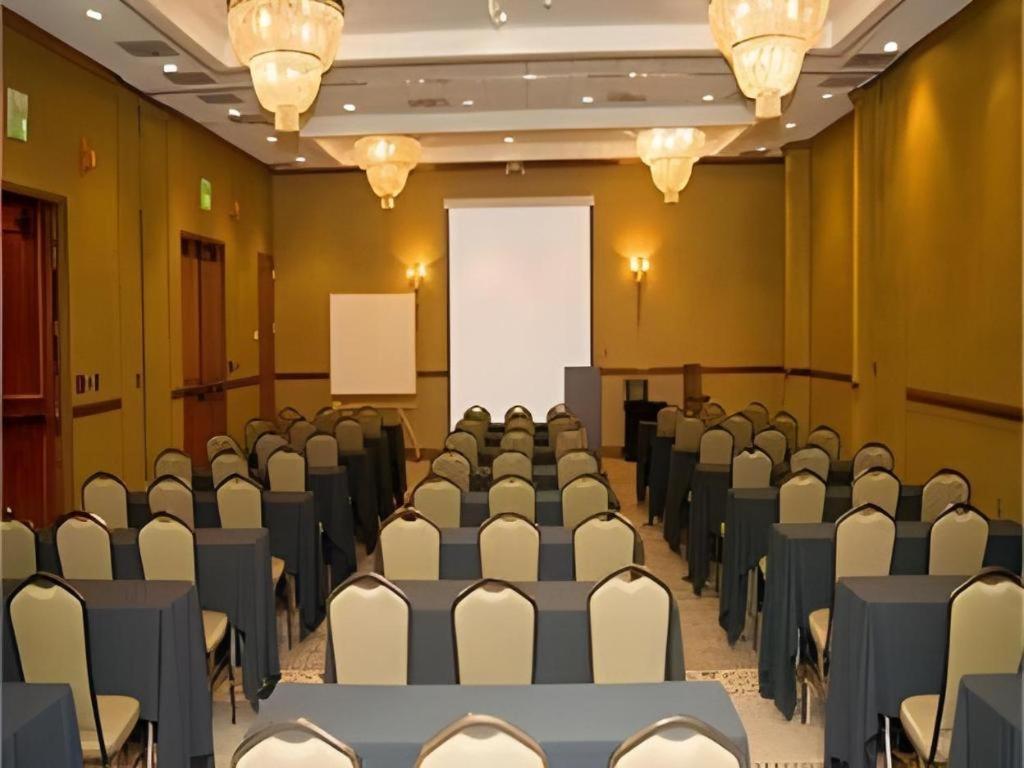 Garden Plaza Hotel 萨德尔布鲁克 外观 照片