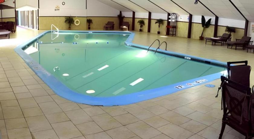 Garden Plaza Hotel 萨德尔布鲁克 外观 照片