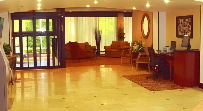 Garden Plaza Hotel 萨德尔布鲁克 外观 照片