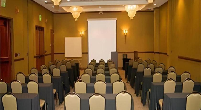 Garden Plaza Hotel 萨德尔布鲁克 外观 照片